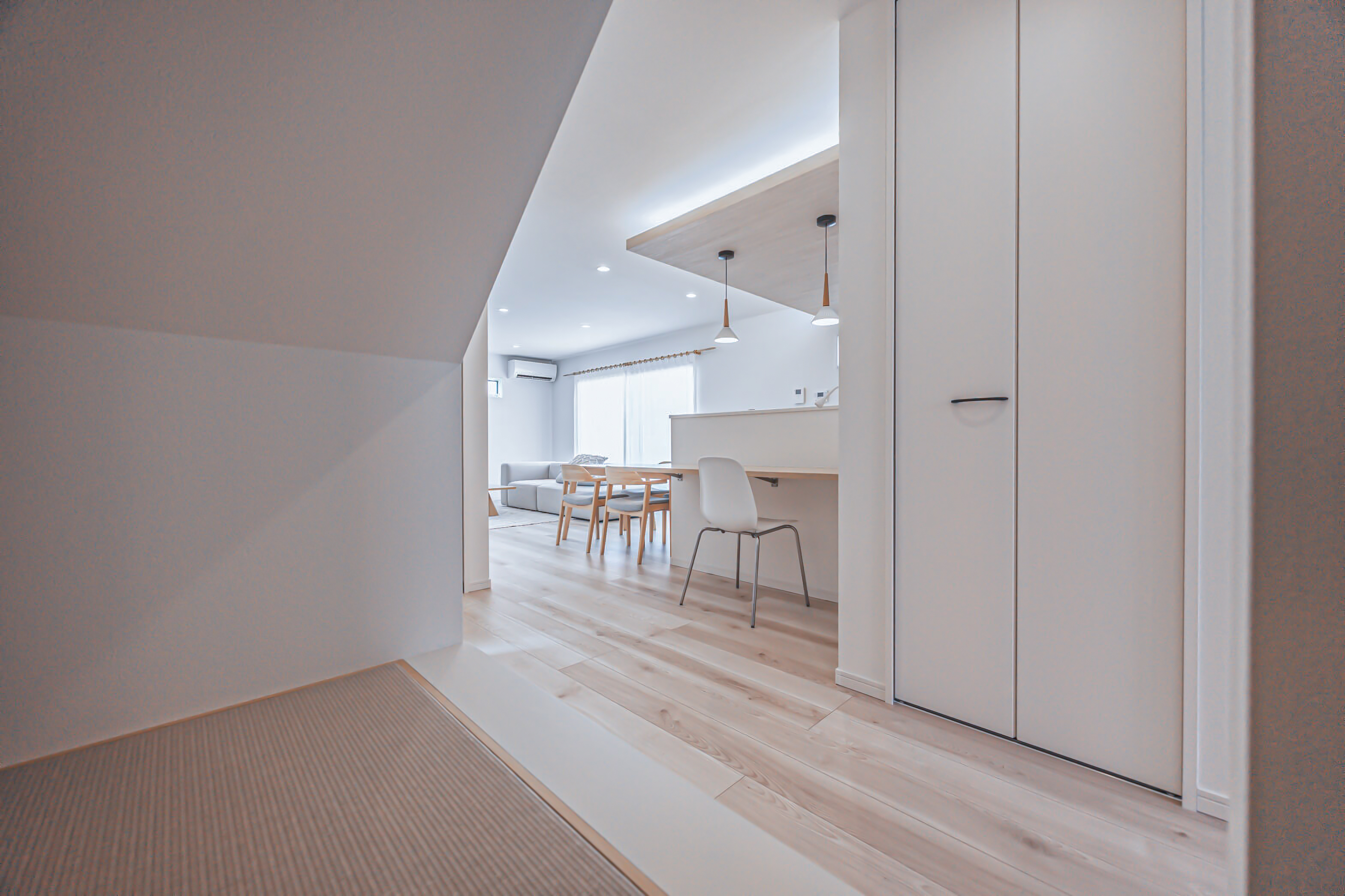 【西区今津】今津の青。と白い家