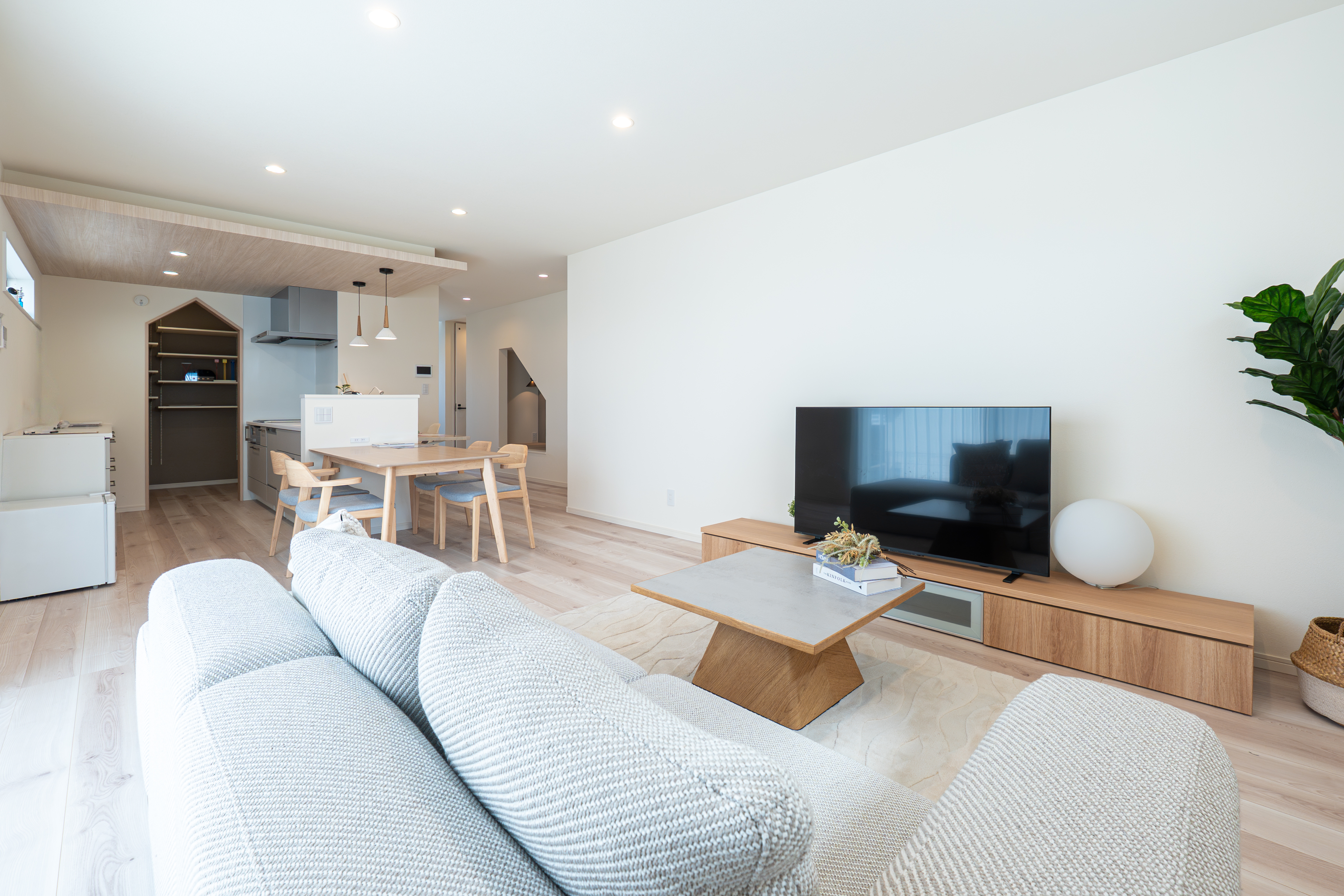 【西区今津】今津の青。と白い家