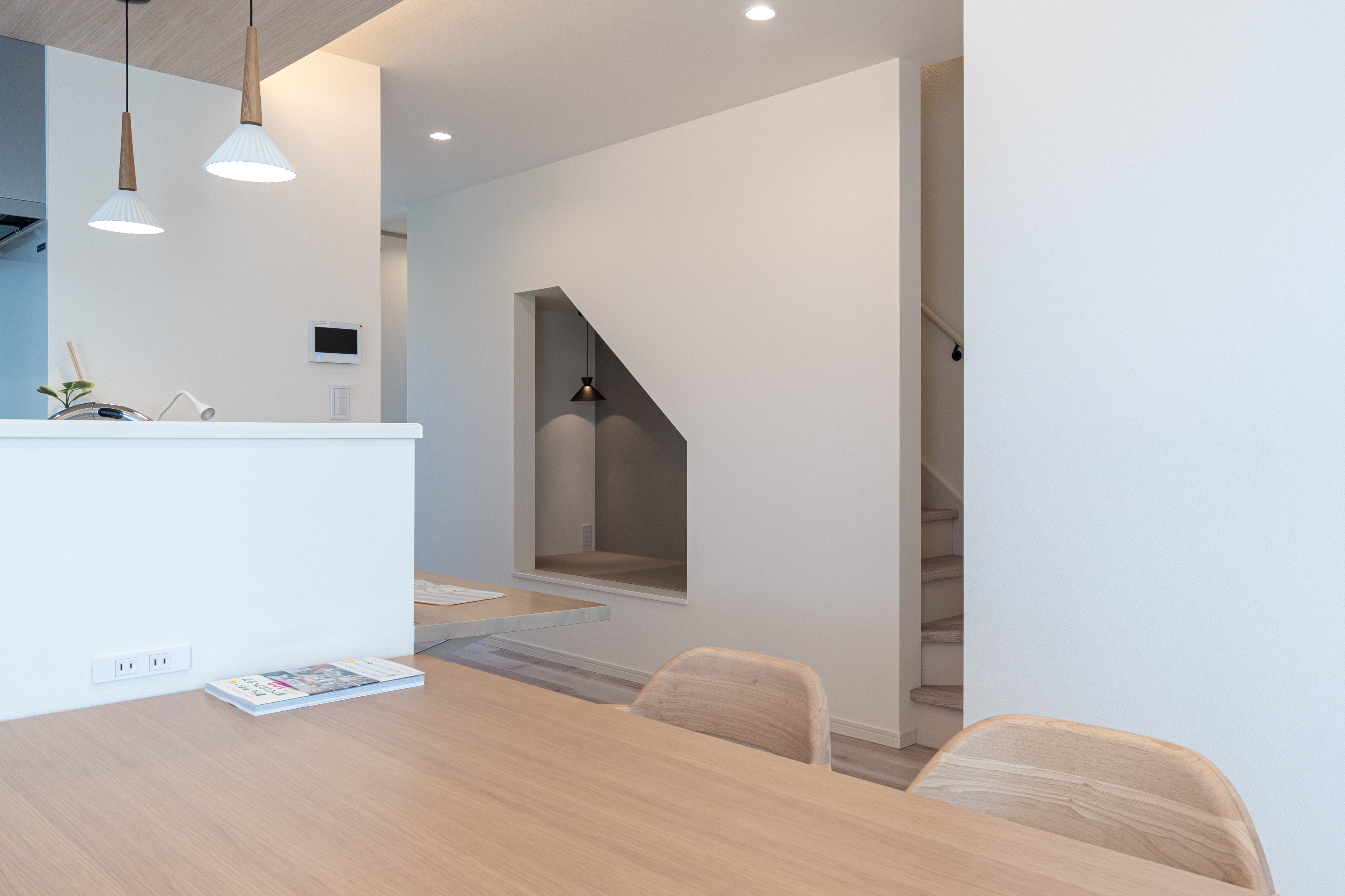 【西区今津】今津の青。と白い家