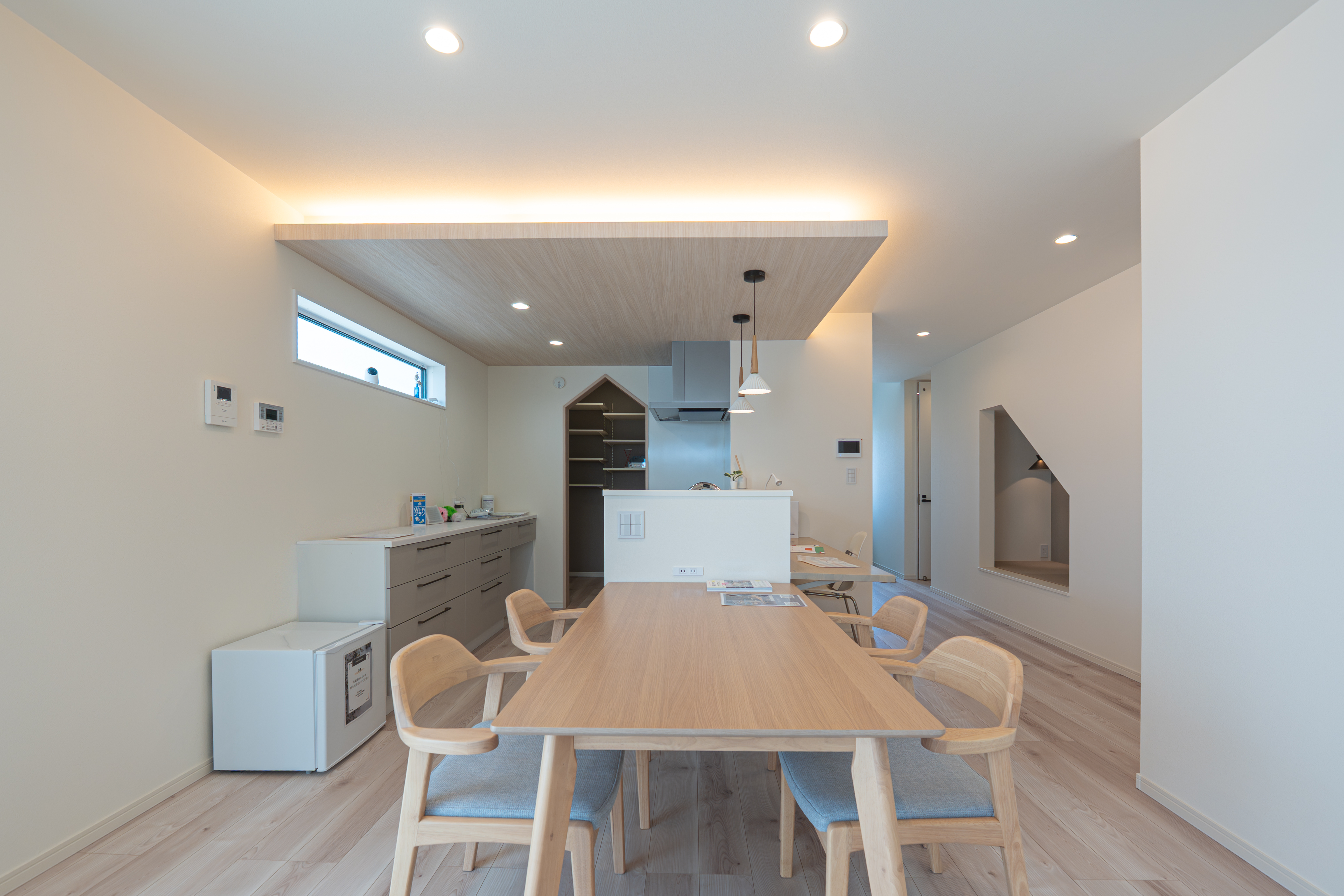 【西区今津】今津の青。と白い家