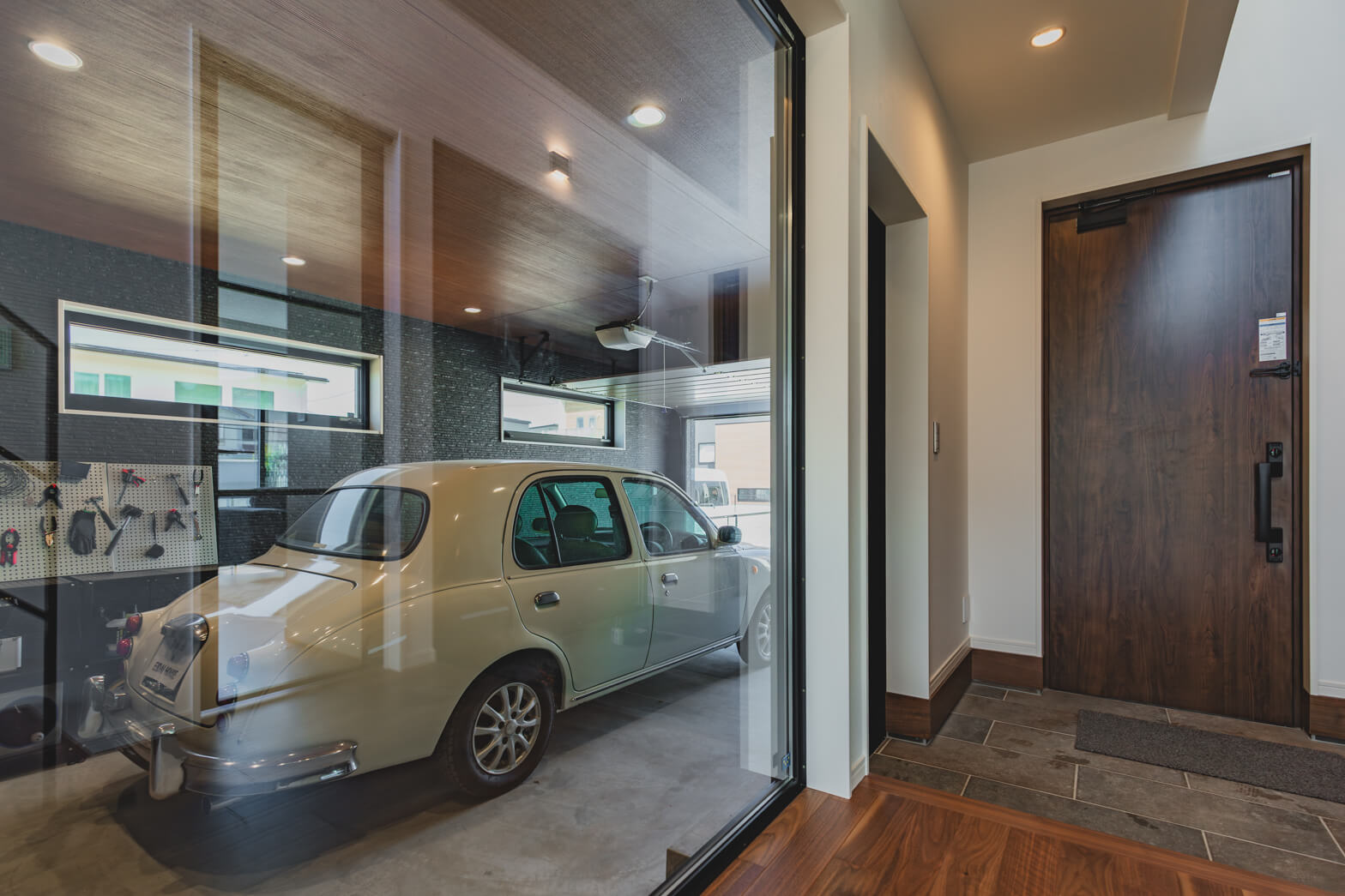 福岡県糸島市の注文住宅
スリット階段
FIX窓
書斎
下がり天井
ガレージ