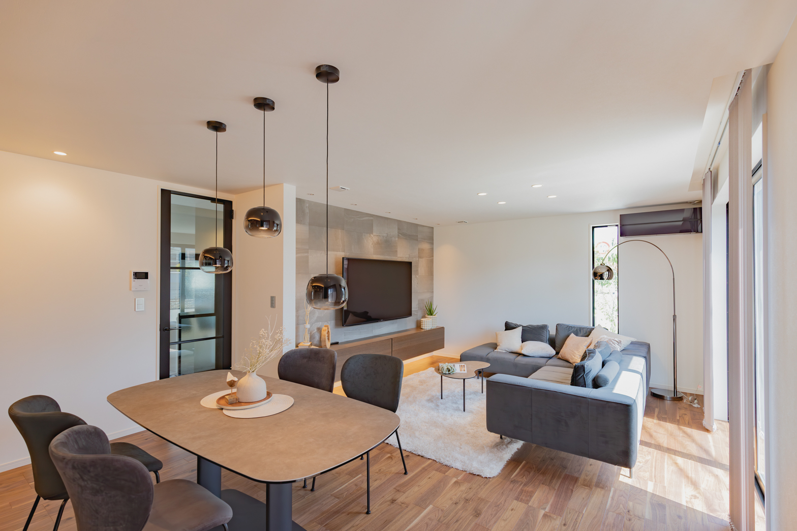 福岡県糸島市の注文住宅
スリット階段
FIX窓
書斎
下がり天井
ガレージ