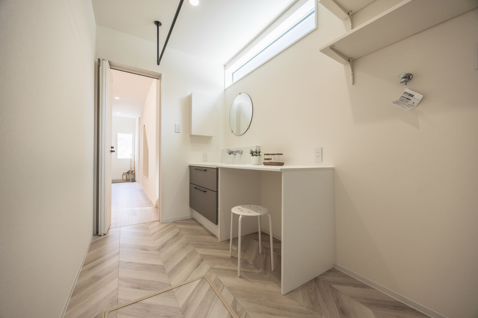 福岡県福岡市の小上がりヌックがある家
小上がりヌック
下がり天井
パントリー
カップボード