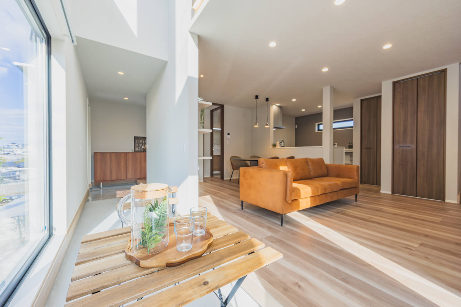 福岡県那珂川市の土間リビングと吹き抜けの家
土間リビング
吹き抜け
フリースペース
書斎
ディスプレイ収納