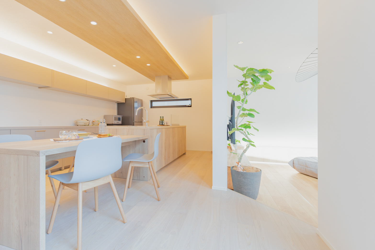 福岡県糸島市の注文住宅
ダウンリビング
一体型キッチンダイニング
テラス
ベンチ
カウンター
下がり天井